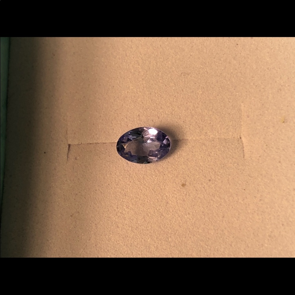 Oval tanzanite loose stone